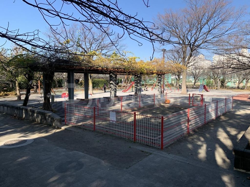 【江戸川区平井のマンションの公園】