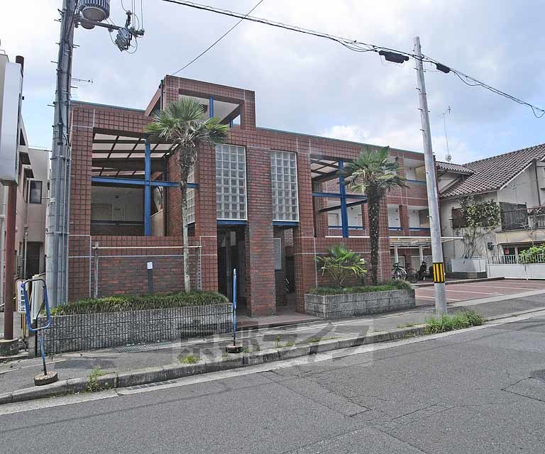 京都市北区上賀茂蝉ケ垣内町のマンションの建物外観