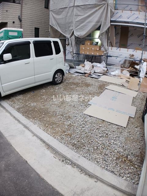 【堺市北区中百舌鳥町のアパートの駐車場】