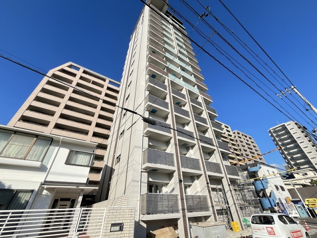 広島市中区西白島町のマンションの建物外観