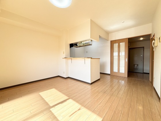 居室・リビング　※別号室のお写真となります※現況優先