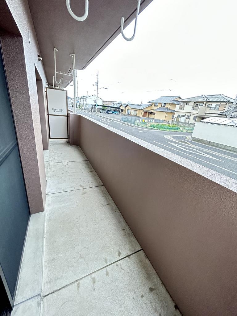 バルコニー　広々陽当たりの良いバルコニー