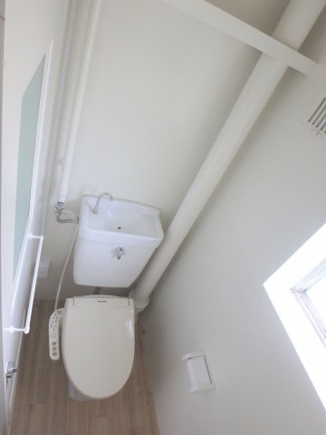 トイレ　103号室の写真です。