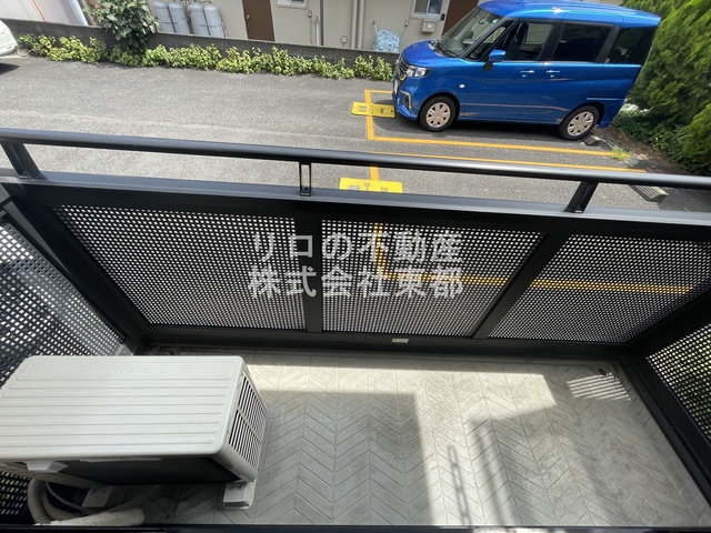 バルコニー　バルコニーがあるので洗濯物を太陽の下で干すことができます♪