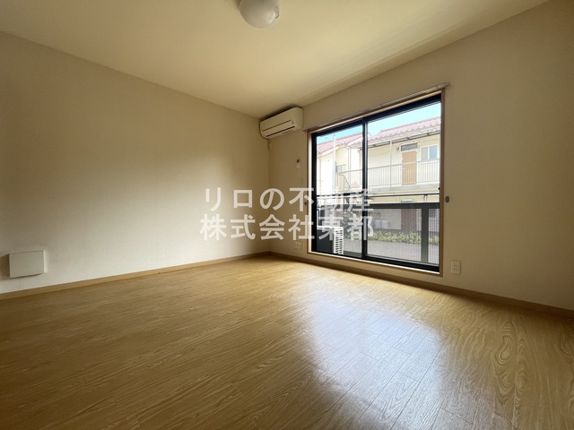 居室・リビング　南向きで日当たり良好なお部屋！暖かな日差しが入ります♪