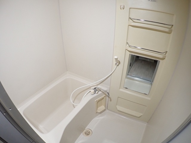 バス・シャワールーム　清潔感のあるバスルームです