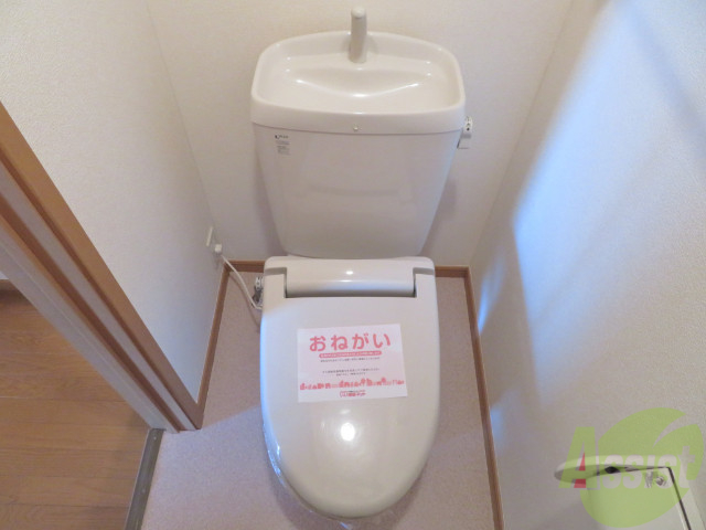 トイレ　こちらはトイレです。清潔感があり、安心して使用できます。