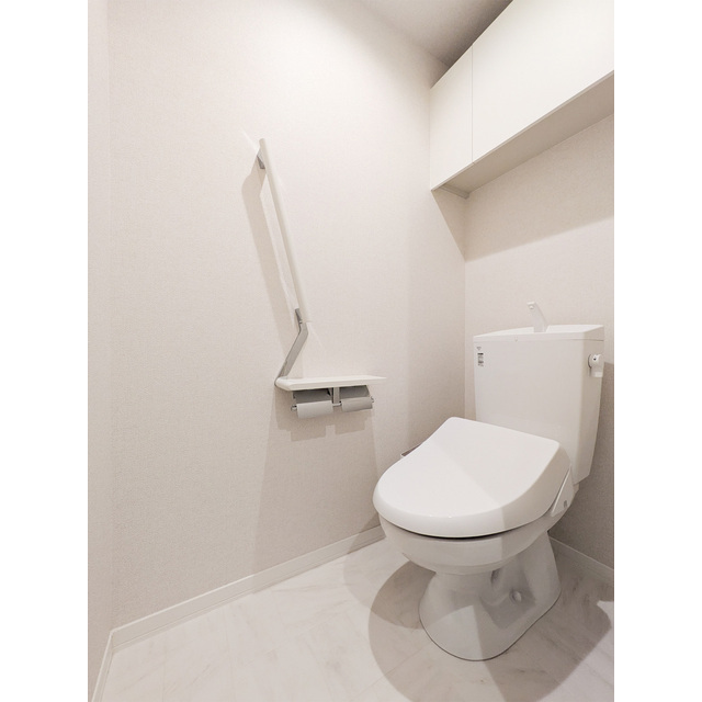 トイレ　トイレには快適な温水清浄便座付