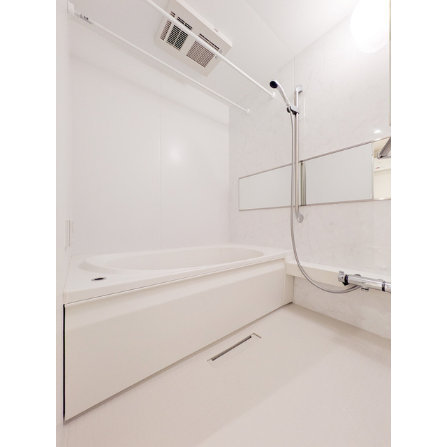 バス・シャワールーム　浴室乾燥機付なので雨でも安心お洗濯