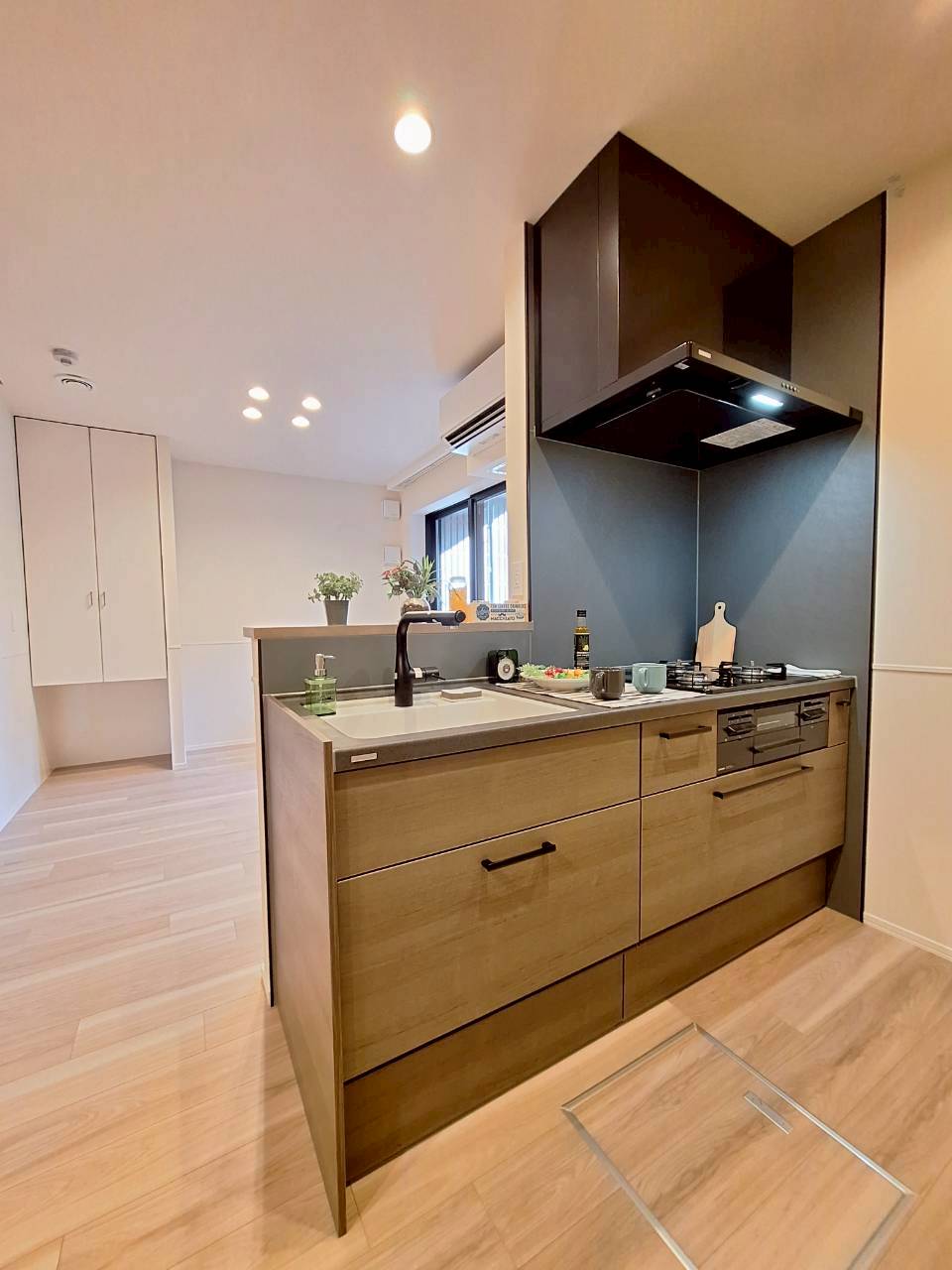 キッチン　★ガス3口グリル付きのシステムキッチン★※モデルルームの為、