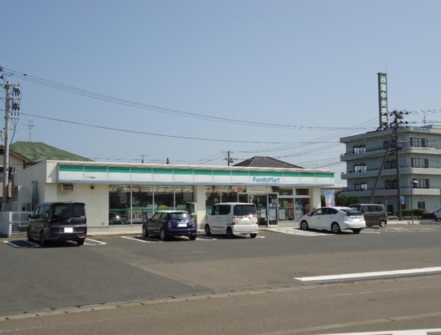 コンビニ　ファミリーマート西川旗屋店（コンビニ）まで121m