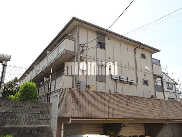 建物外観　高台にあるアパートです