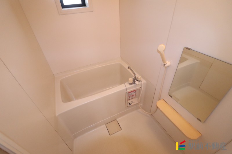 バス・シャワールーム　浴室窓付きです