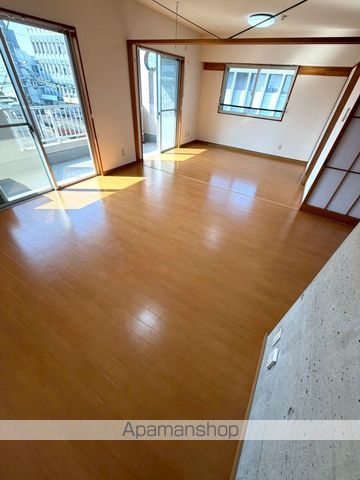 ナチュラルタウンIIの居間写真