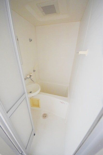 バス・シャワールーム　同建物別号室参考写真です