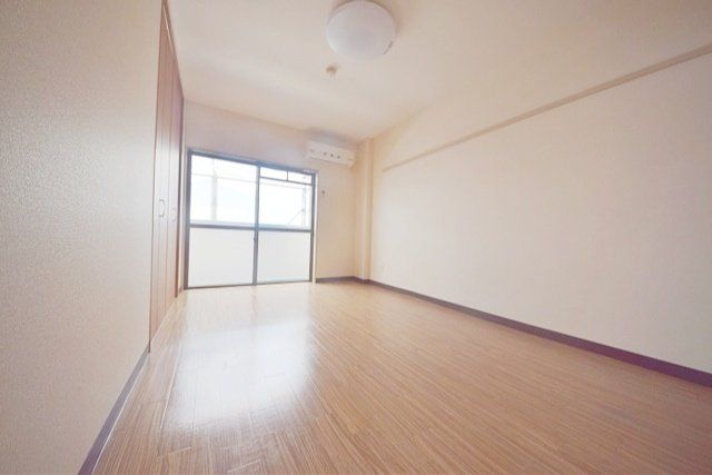 居室・リビング　同建物別号室参考写真です