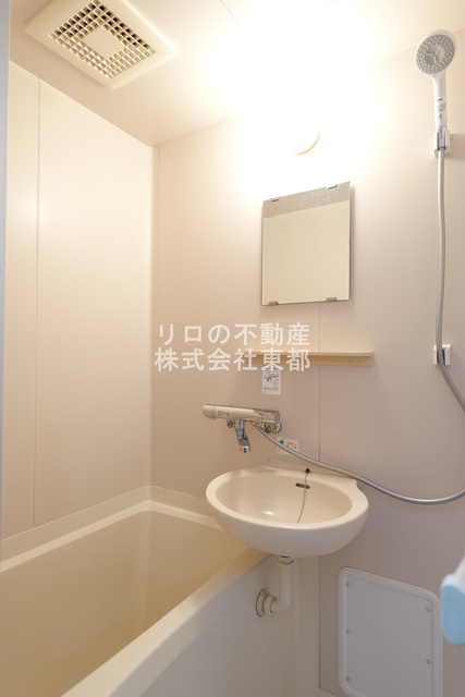 バス・シャワールーム　バストイレ別なのでゆったり癒しのバスタイムを満喫できます♪