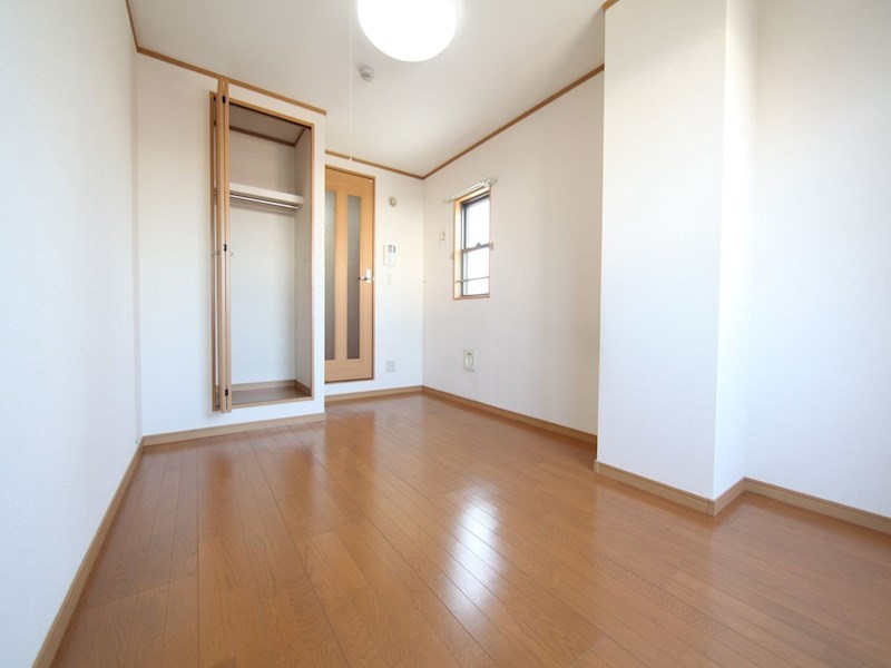 居室・リビング　洋室7.0帖　エアコン付　収納スペース充実