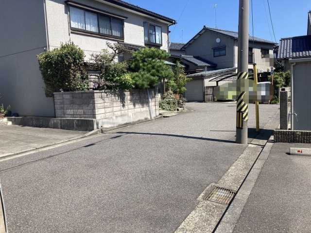 その他　正面玄関側前面道路（その他）まで0m