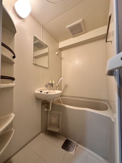 バス・シャワールーム　同物件、別号室のものです。