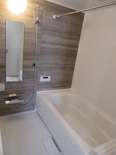 バス・シャワールーム　★浴室は追焚き、浴室乾燥機付き★