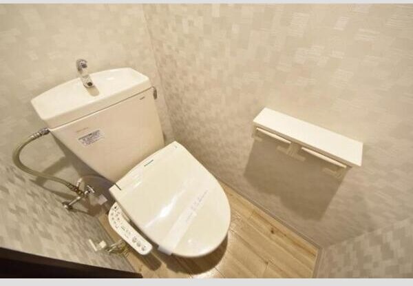 トイレ　嬉しいウォシュレット付きのトイレ！便座温かいですよ♪