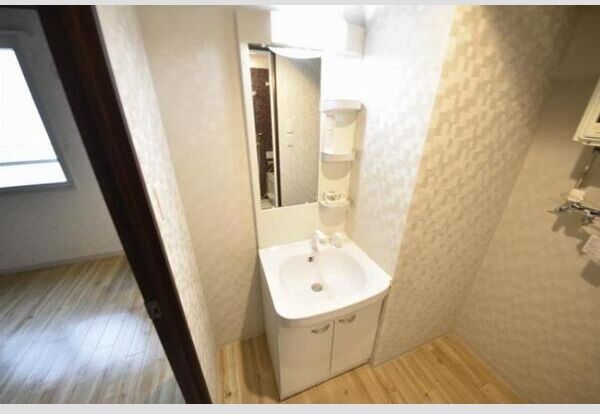 洗面設備　朝の身支度に便利な洗面台です♪