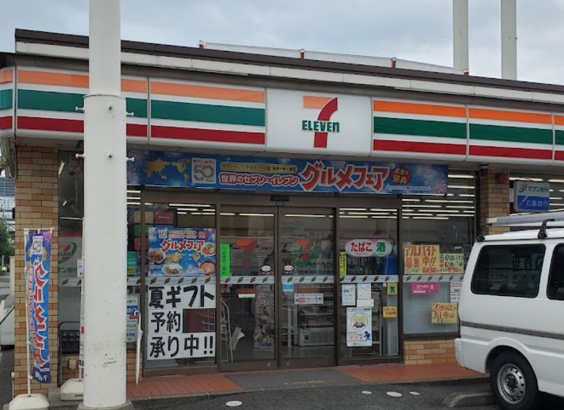 コンビニ　セブンイレブン 広島南吉島店（コンビニ）まで393m