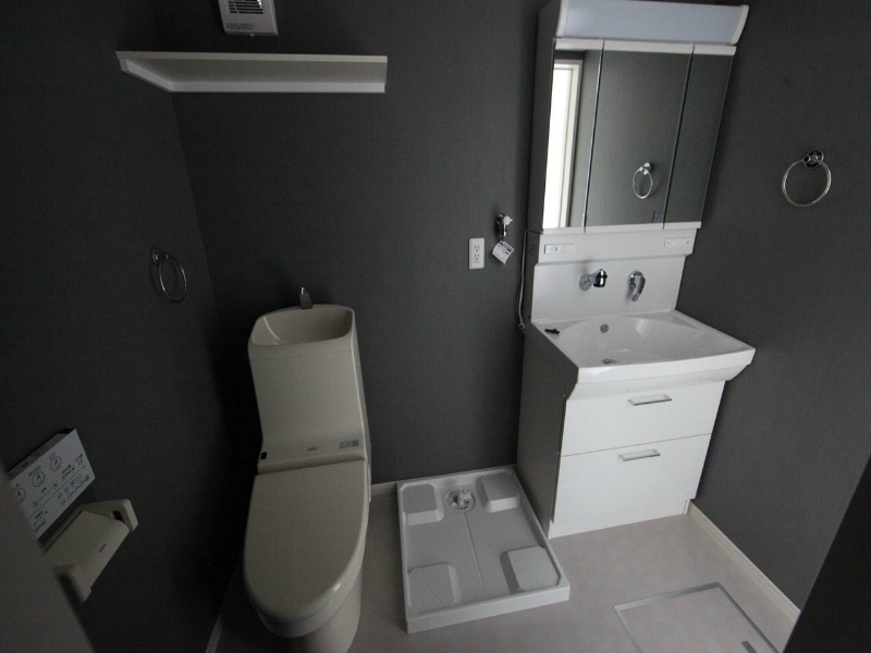 洗面設備　脱衣所　独立洗面台（シャンプードレッサー付）収納スペース有