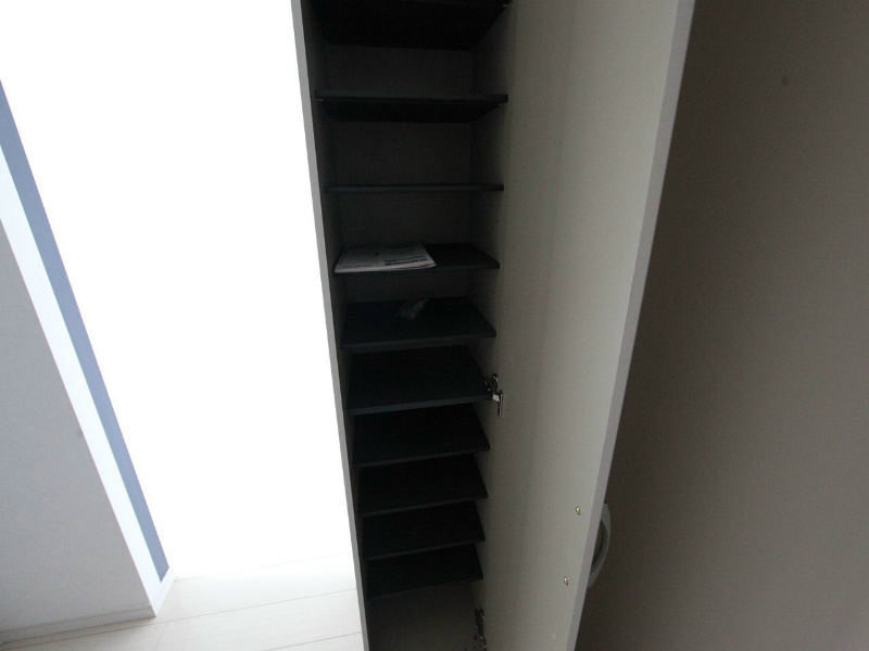 玄関　玄関　シューズボックス付（収納充実してます）