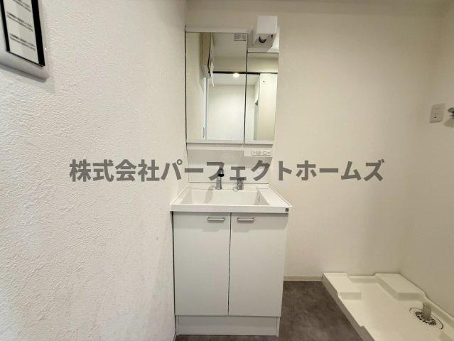 洗面設備　朝の支度にも助かる、独立の洗髪洗面化粧台