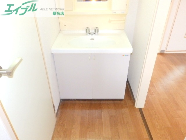 洗面設備　同型参考写真