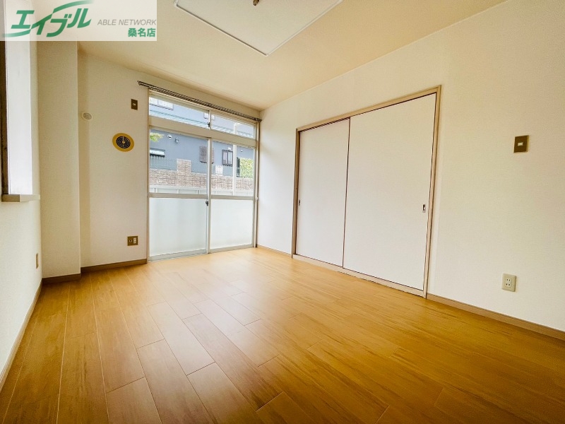 居室・リビング　反転タイプ参考写真