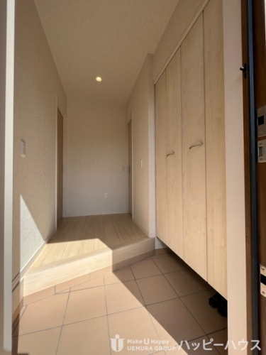 玄関　※別物件参参考写真色味、間取り、設備等実際とは異なる可能性が