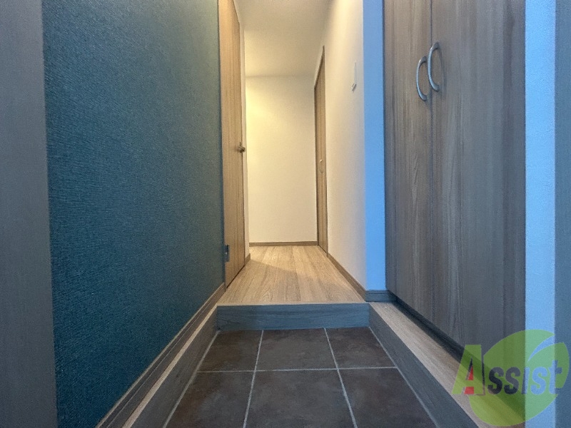 玄関　玄関からの様子です。すぐ部屋が見えないのは安心ですね。