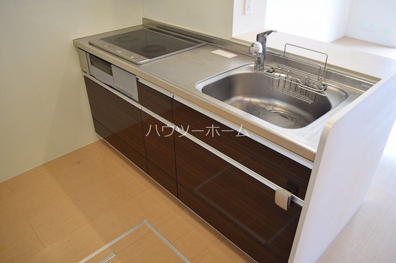 キッチン　広々システムキッチンです