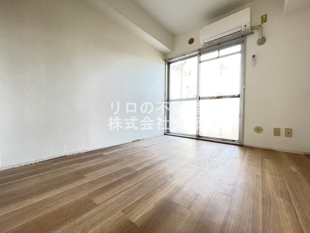 居室・リビング　南東向きで日当たり良好なお部屋！暖かな日差しが入ります♪