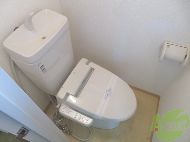 トイレ　温水洗浄便座機能ですよー。嬉しい設備ですね。