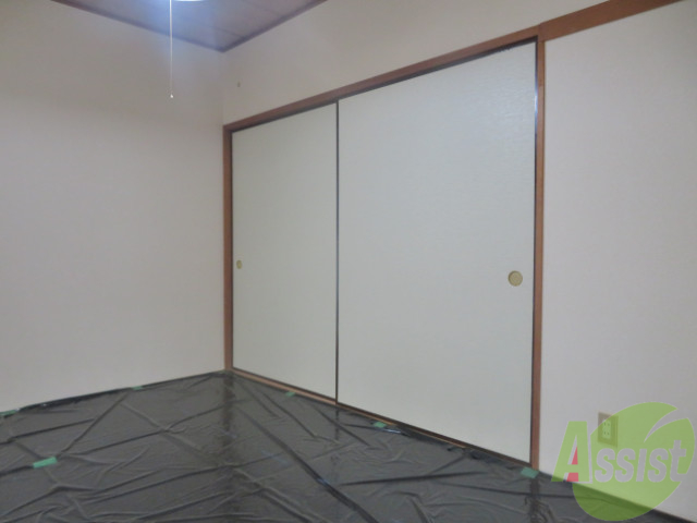 収納　大きめの収納がありますので、お布団なんかもしまえますよ。