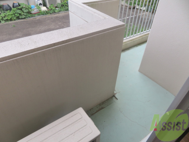 バルコニー　広めのバルコニーがあります。天日干しも出来ます。