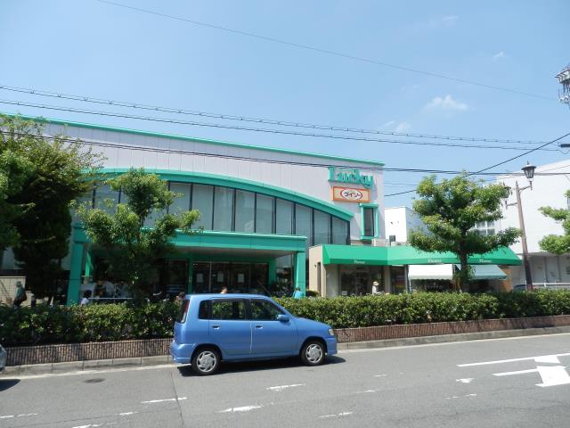スーパー　ラッキー忍ヶ丘駅前店（スーパー）まで599m