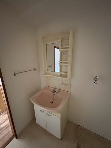 洗面設備　独立洗面台です