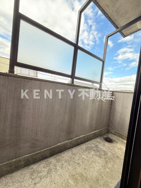 バルコニー　外からの目が気にならないバルコニーで洗濯物が干せます