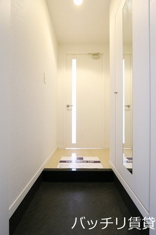 玄関　別号室タイプの為、現状を優先致します。