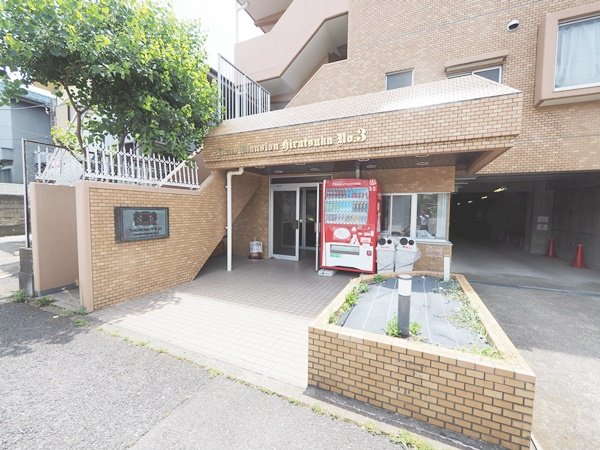 エントランス　最寄駅徒歩１７分