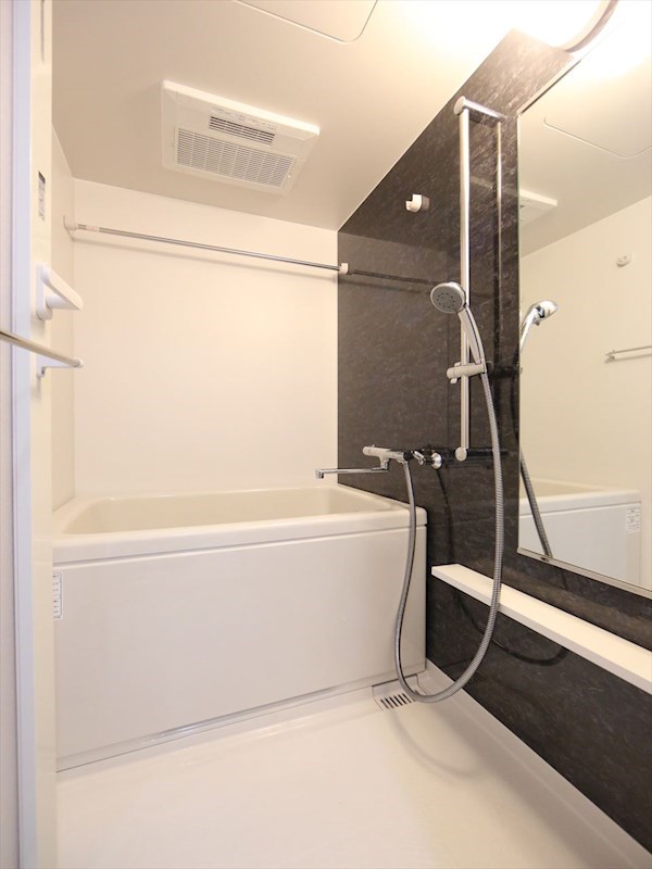 バス・シャワールーム　バスルーム　浴室暖房乾燥機付き