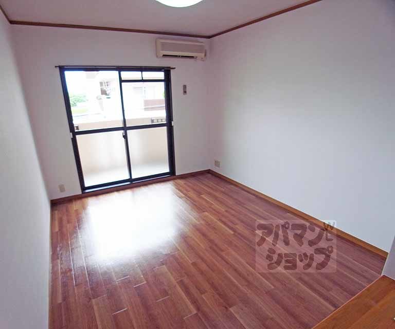 居室・リビング　７．５帖の洋室です。