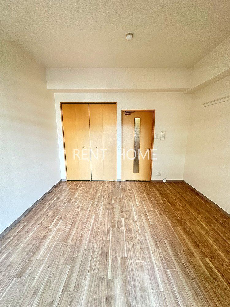 居室・リビング　広々8.4帖の洋室です