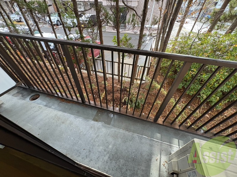 バルコニー　バルコニーが付いているので晴れた日は洗濯物が沢山干せますね。