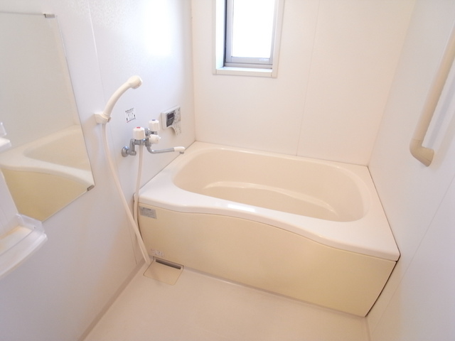 バス・シャワールーム　浴室に窓あり